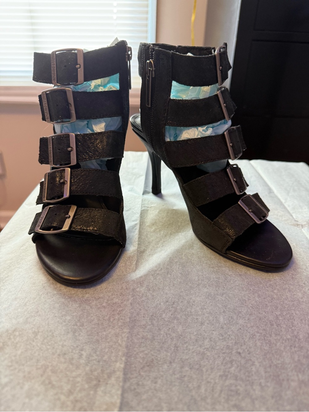 “BUNDLE”  Strappy Buckle High-Heel Sandals with vintage leather hat and gloves